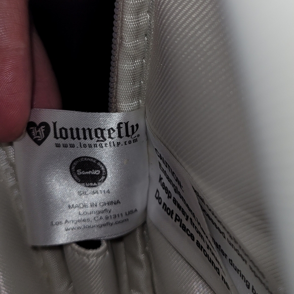 Hello Kitty Sanrio Loungefly Purse - Picture 9 of 9